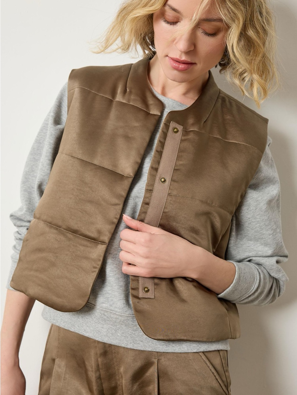 Lilla P Satin Quilted Sleeveless Vest in Parsley Green Brown Fall Winter | M